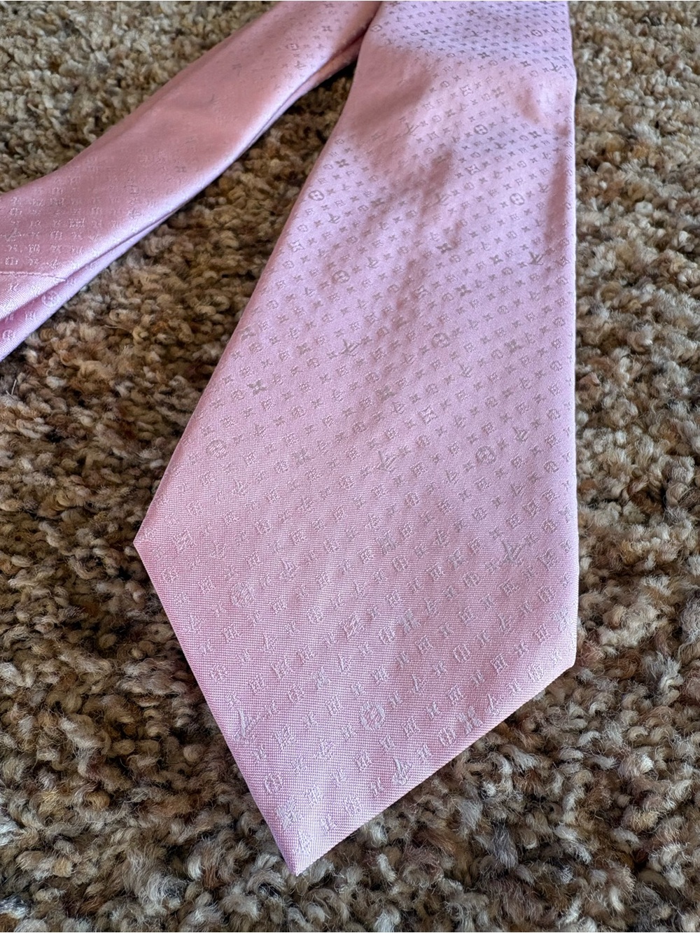Louis Vuitton Pink Silk Tie - Picture 2 of 4